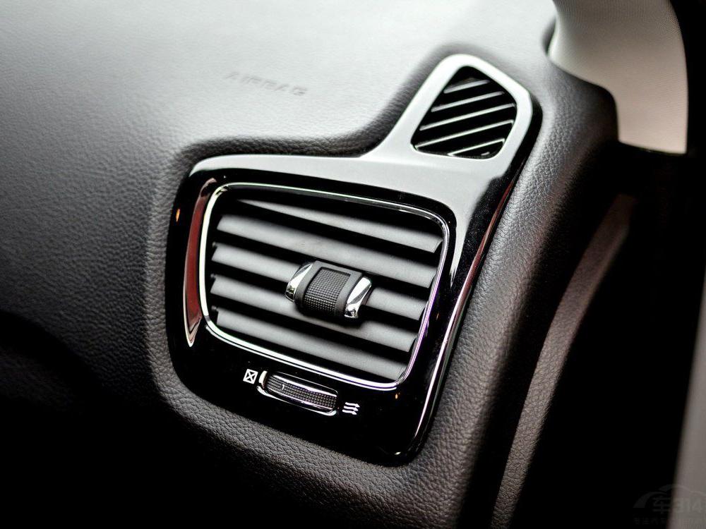 ����ۺ������Ͽ�����ָ���߿���˵�൱��Jeep����ķ緶�����������Ϳ��ơ����С������ָ���׷�󼤽����������Ϣ��