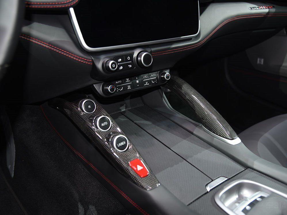 ������Ʒ��棬�³��뷨����GTC4Lusso������ͬ����ΪFF�ļ��β�Ʒ������������Ϊ����Ϭ����