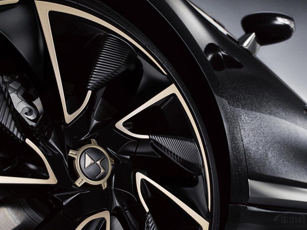 DS 5����������ֱ���1.6T��1.8T������ʷֱ�Ϊ123/150kW�����Ť��240/280Nm��