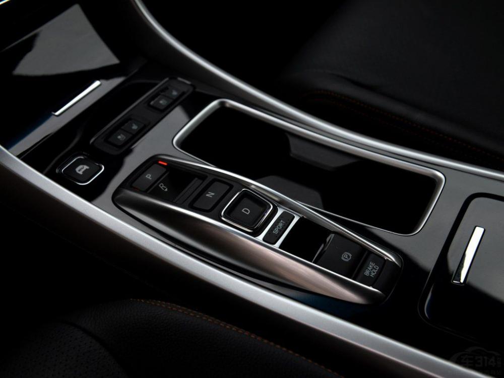 �Ÿ��п�̨��˫����ƣ��ڿƼ�����һֱ�������ھ������֣�����ڻ춯�泵���ϻ������˰���ʽ������������һ�����ܳ��Ķ�λ��