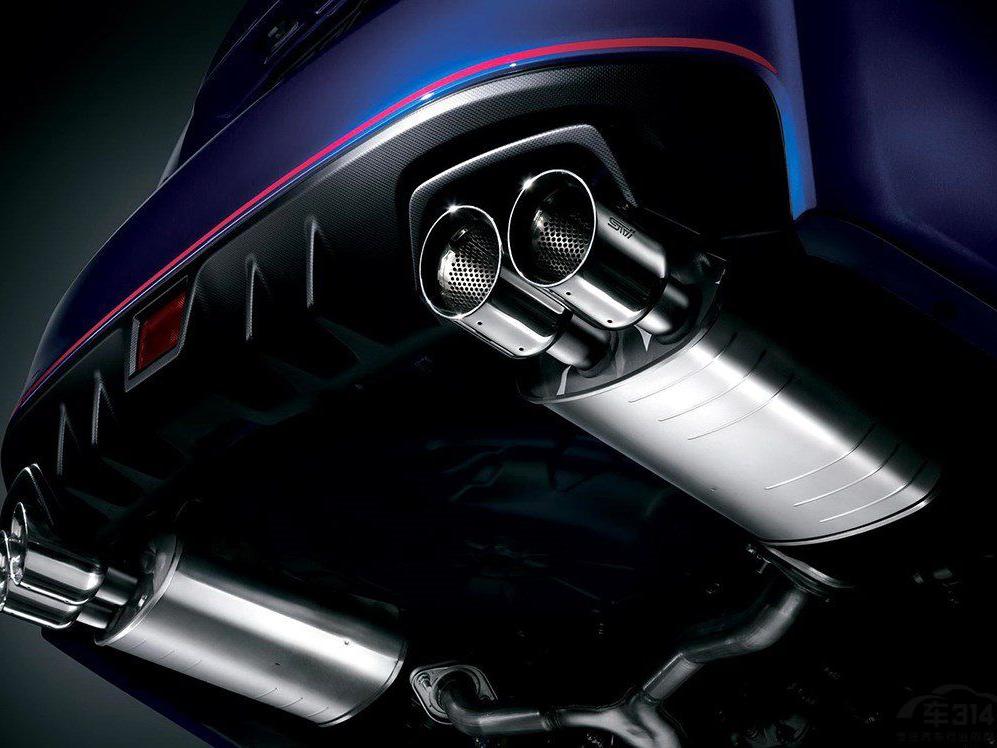 �³�����۷���װ����STI���ĳ����׼���BBS 19Ӣ��������Ͻ���Ȧ�Լ�ǰ��դ�ĺ�ɫװ�ε�Ԫ�ء�