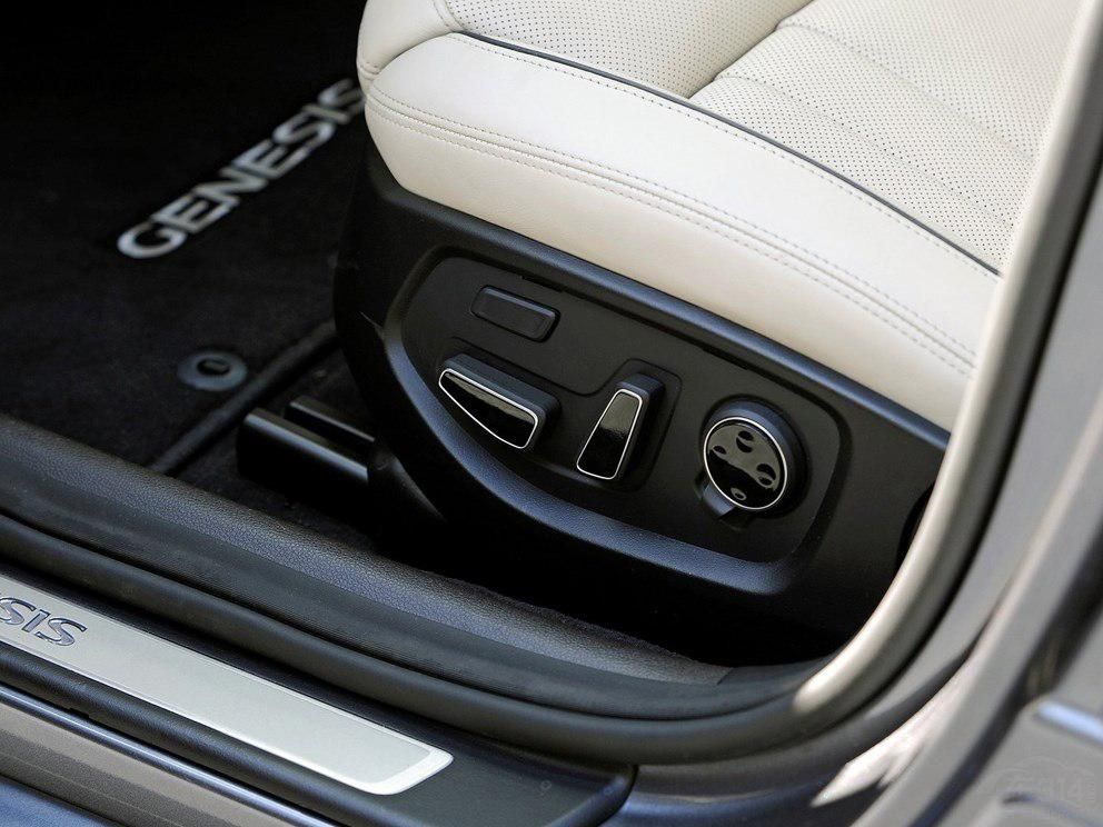 �¿�Genesis G80����������أ��п�̨ʹ����ʵľ���������װ�Σ���Ƥ�������ķ�ʽ������Ҳ͸�����ص���Ϣ��