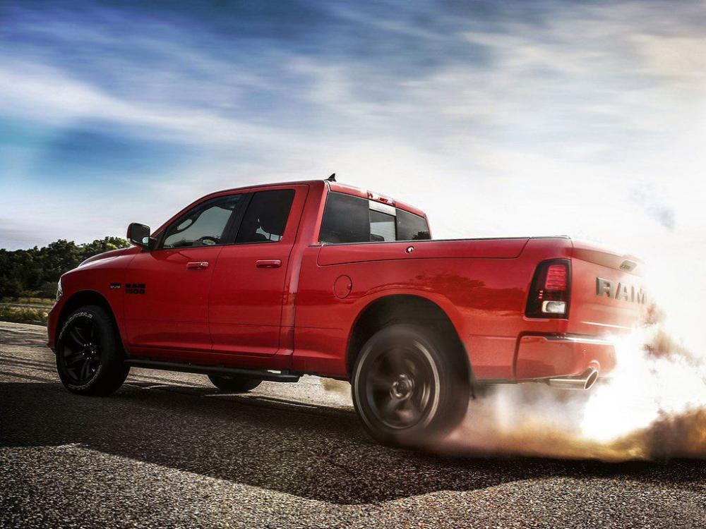 �³���ΪRam 1500 Night Package��ͨ�����ذ�ҹ��ʿ��ѡװ�����³���װ�˴�����ɫԪ�أ��������������˶����ܡ�