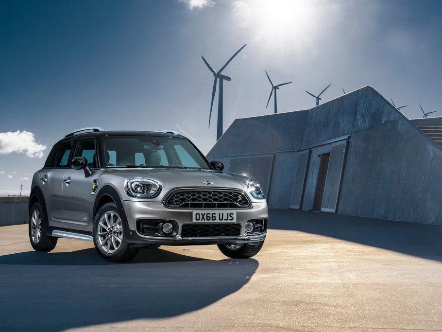 �³���ǰ��դ����������״��ƣ�����ʽǰ���ոܲ����������У�Ҳ��ȫ��MINI COUNTRYMAN�ı�־��