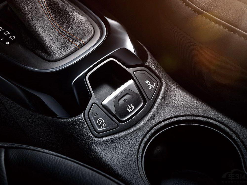 �ڳ����ߴ緽�棬�³������߷ֱ�Ϊ4415/1819/1625mm�����Ϊ2636mm��