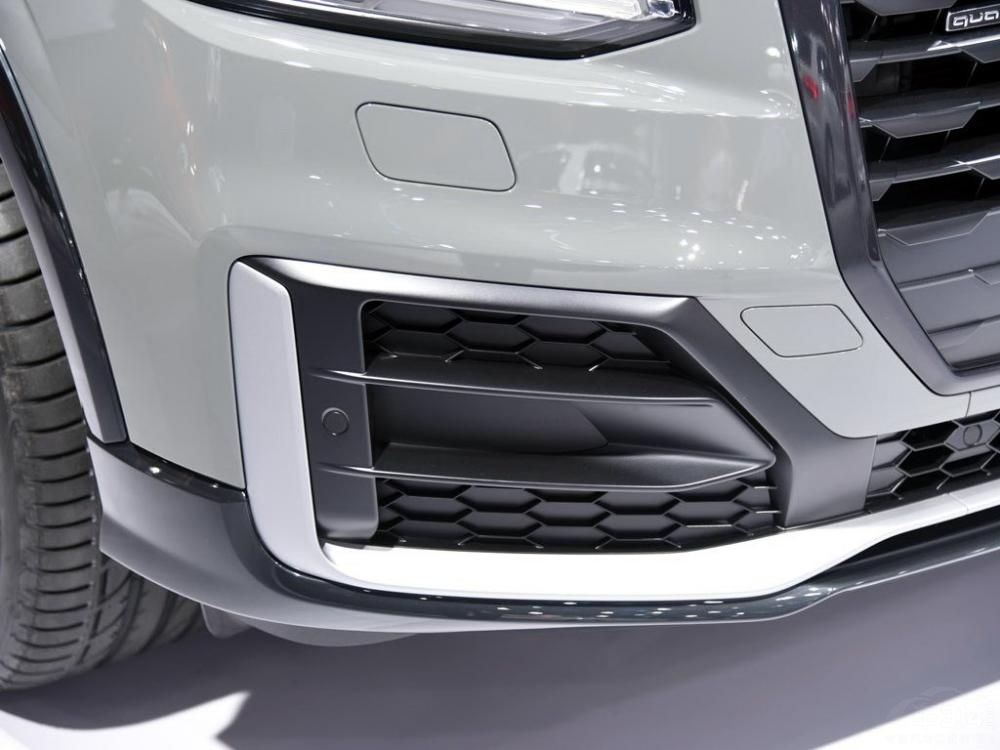 ���⣬�ó���ǰ������β��Ҳ������ȫLED��Դ��