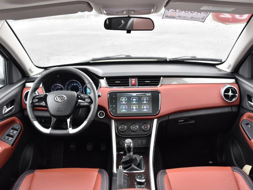 ����S3L������Ҳ�;�����������ơ���ɫ���ٿ������ɫ�ΰ�����ϣ����������޵���ɫ�����������ڲ�����Ȼ���е��θС�