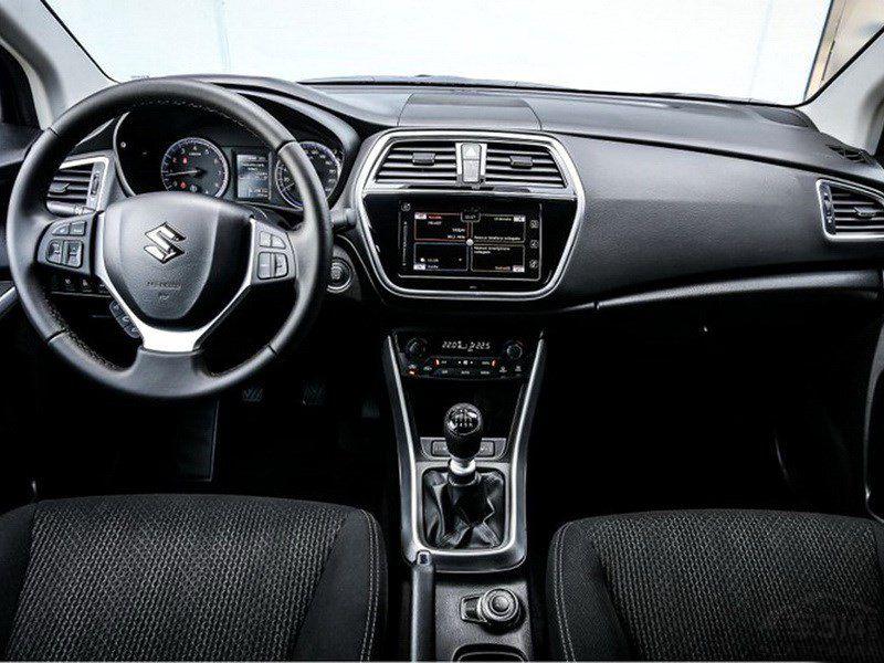 �³������α仯��Ƚ�С����������ȫ�µĺ�ɫ�߹��ΰ塣