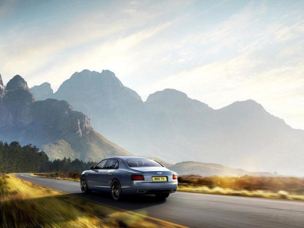 �ٷ�͸¶�³���0-100km/h����ʱ��Ϊ4.5�룻���ʱ�ٽ��ﵽ325km/h��