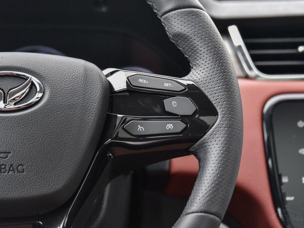 ��ɫ���ٿ������ɫ�ΰ�����ϣ����������޵���ɫ�����������ڲ�����Ȼ���е��θС�