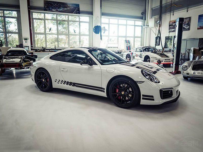 �³��п�̨����̼��άװ�ΰ壬ͬʱʹ���˺�ɫ��ȫ�����˶�Ԫ�ء�