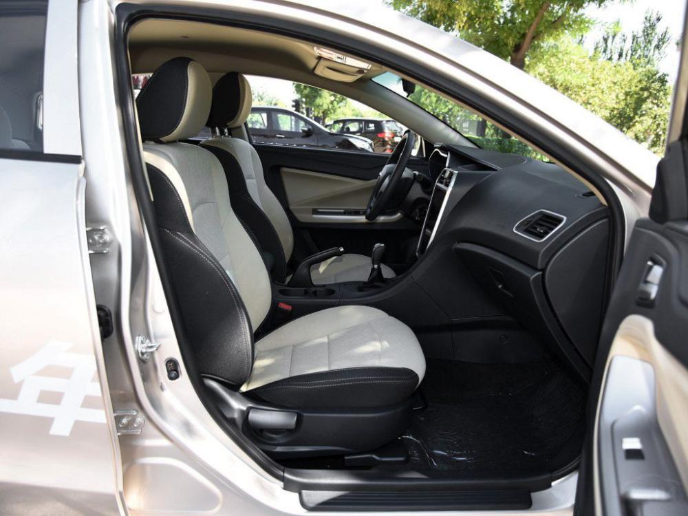 �п�̨�䱸�˴�ߴ��Һ����Ļ�������˿յ���������ڵȸ��ť���ܣ��Ƽ���ʮ��