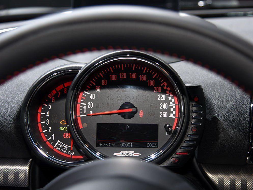 ��������ϣ�ȫ��CLUBMAN JCW��������ͨ��CLUBMAN��������ƣ�������Ϊһ�����ܰ泵�ͣ�������Ԫ�رز����١�