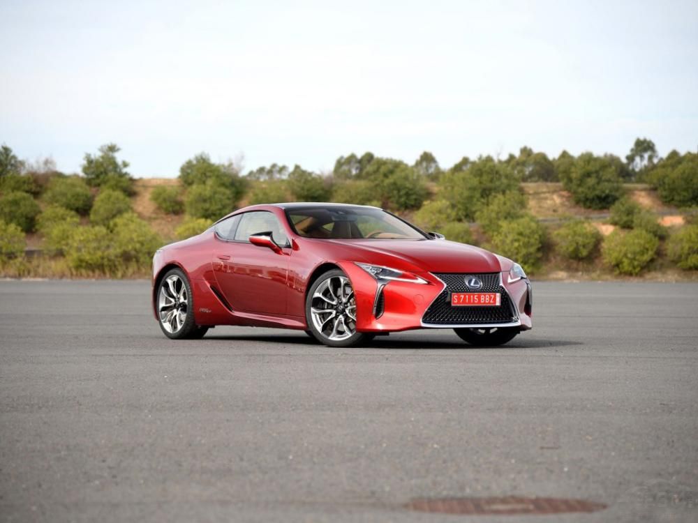 �����ǳ��ֽṹ�Ļ������װ�ã�E-CVT��������������4���Զ������䣬�ܹ�ģ��10����λ��