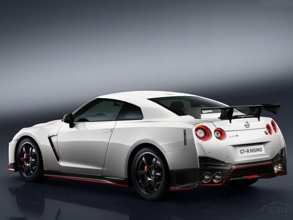 NISMO���������¿�͵ı仯�������˺�ɫΪ����ķ�������εȴ����ú�ɫװ�Ρ�