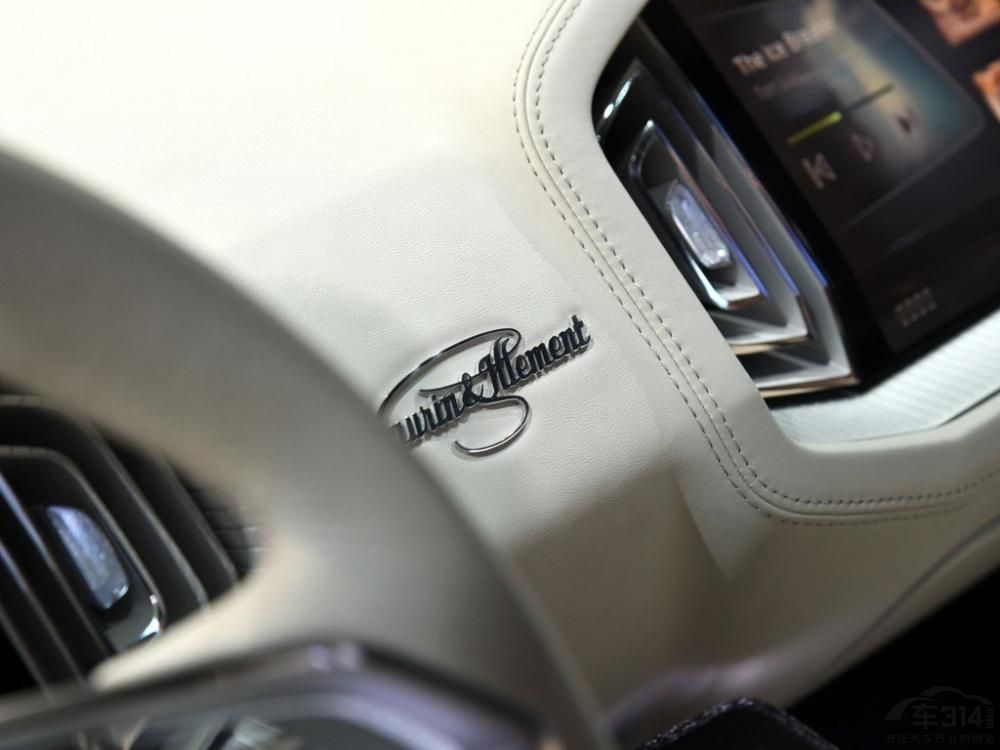 ��β��ͬ�������˷��������Ԫ�أ�����˫��Ķ����β���ڵ���������˹�´ﴫͳ�ġ�C�����Σ����ո���Ƕ��˫�߹������Ĵ�ߴ������ܡ�