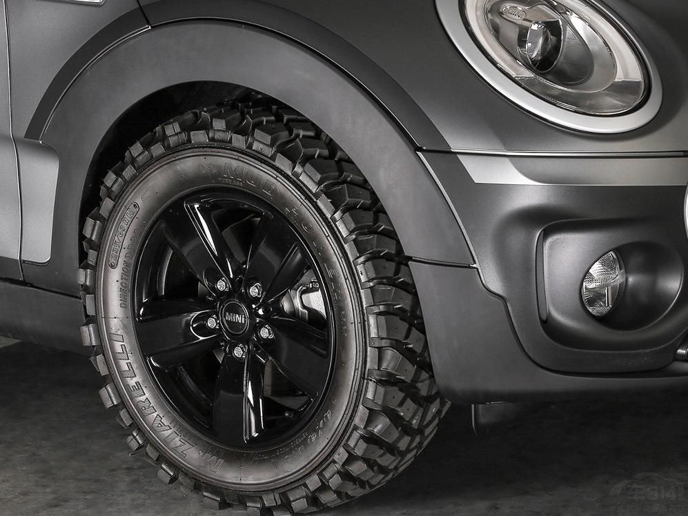 �³�������ȫ�����͵ĺ�ɫ�����Ȧ��ԽҰ��̥