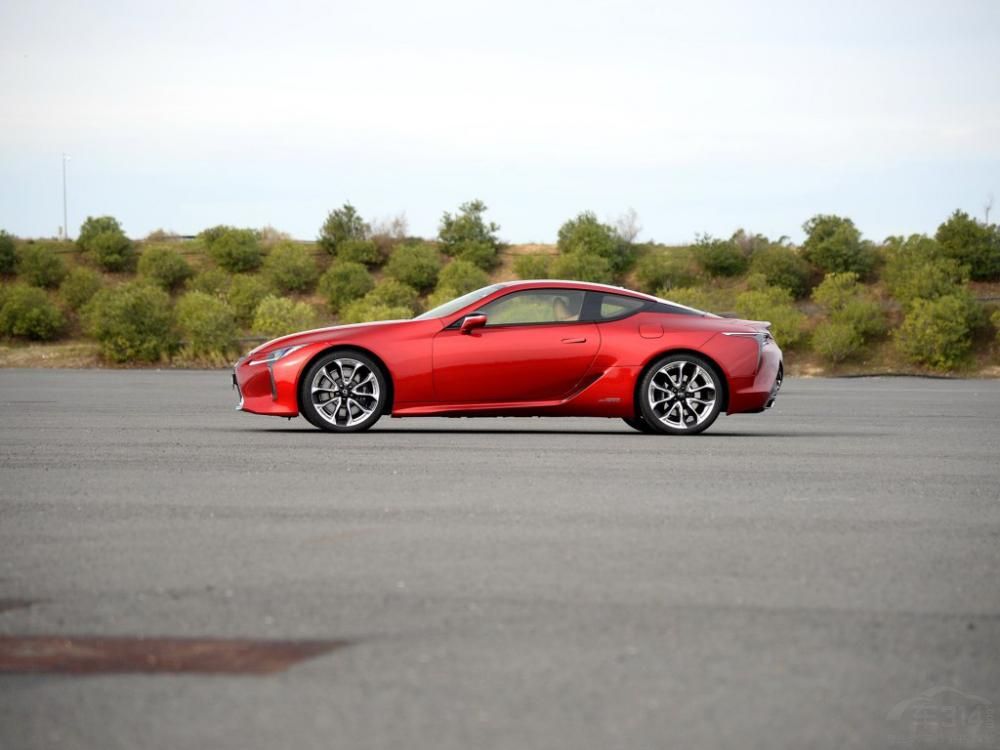 �ó��ڲ��Լ�ʻԱΪ���Ľ��в��֣����β����˶�����ɫ���Ӿ�Ч�����ڡ�