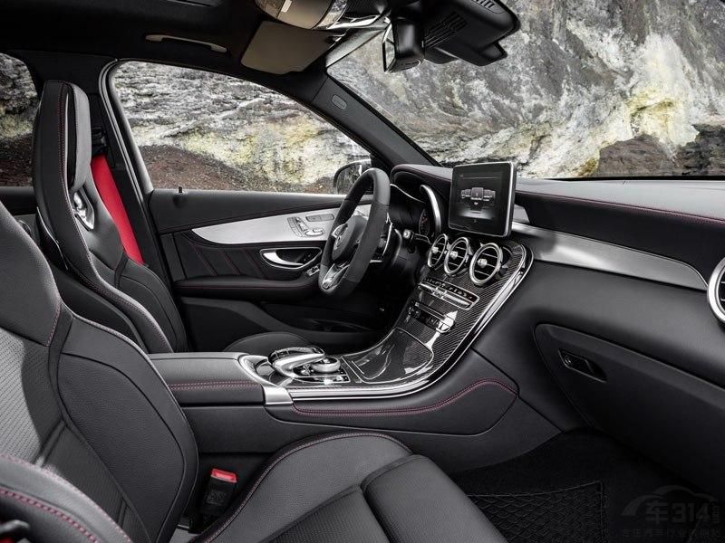 �³����䱸��AMG Performance 4MATIC����ϵͳ��