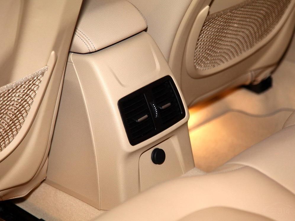 ����1ϵ�����Ķ���ϵͳ�ͱ���X1��ͬ��������1.5T���׺͸ߵͲ�ͬ���̵�2.0T��������