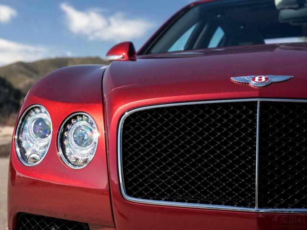 �������棬�����ɳ�V8 S����4.0L˫������ѹV8�������������528��������ֵŤ��680ţ���ס�