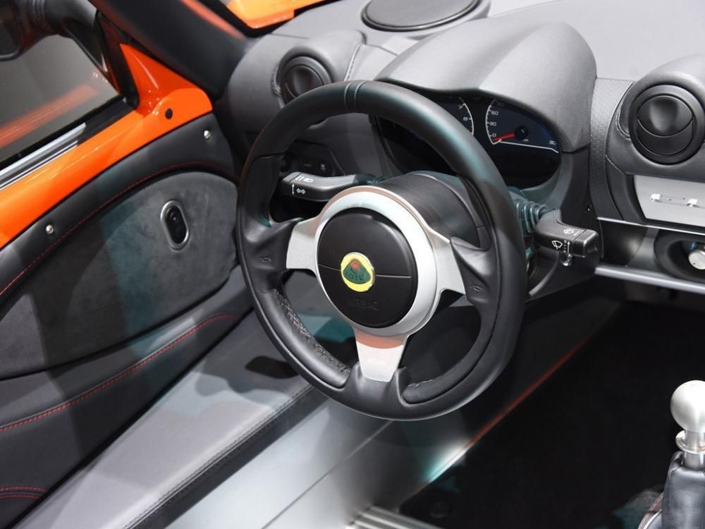 ���β�û��̫��ı䣬���ڲ���Alcantara���ʰ������������ϲ������׹����ƽ�������ͷ��