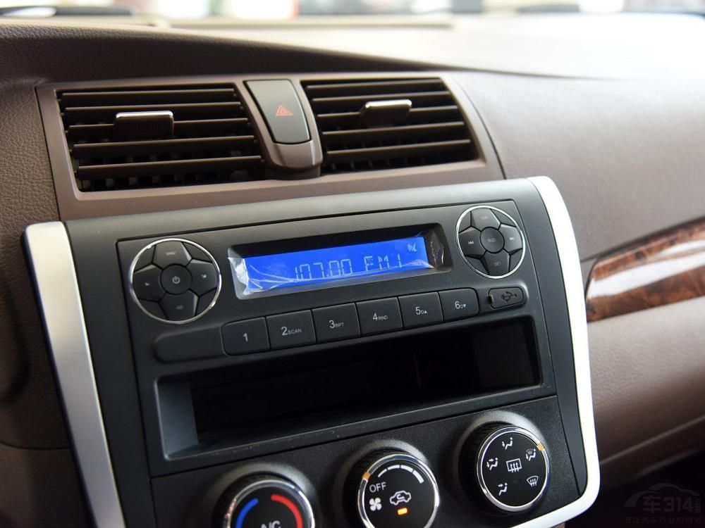 ���η�����Ż���Ҫ�������˶�����ɫ�����һ����๦�ܷ����̺��п�̨�İ������ֽ����˸������������ġ�