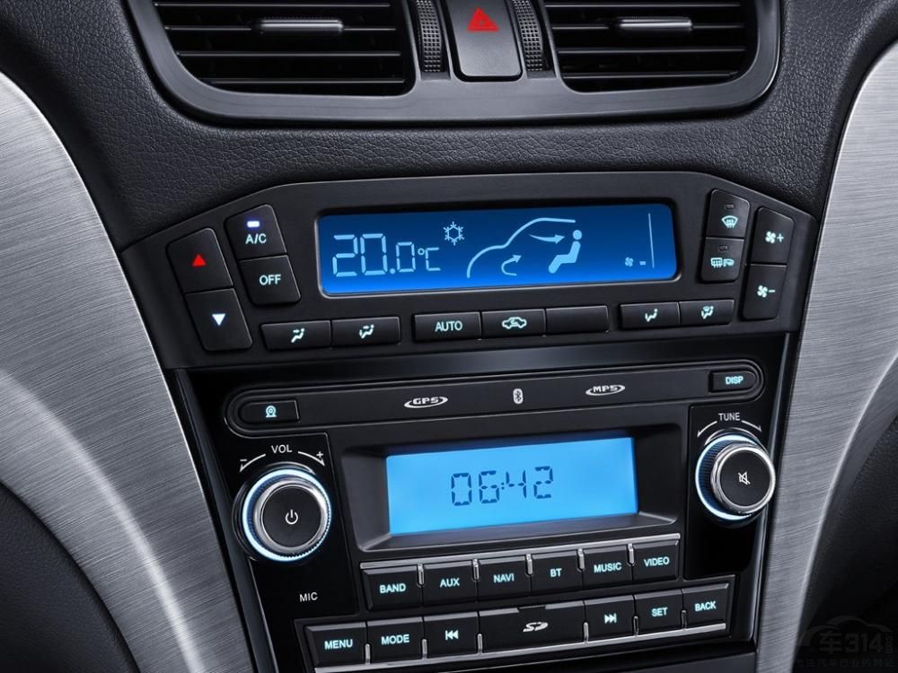 �����ߴ緽�棬�³��ĳ����߷ֱ�Ϊ4745/1856/1710mm�������Ϊ2725mm