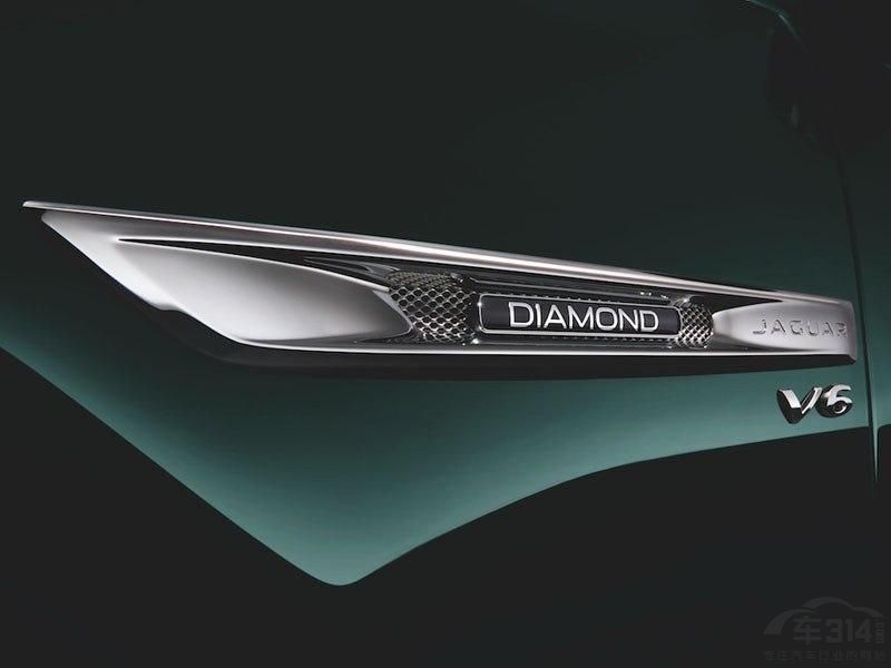 �����³��ṩ���ֶ��е�Ϳװ���ֱ������ڡ�Ӣ�����������������ɫ