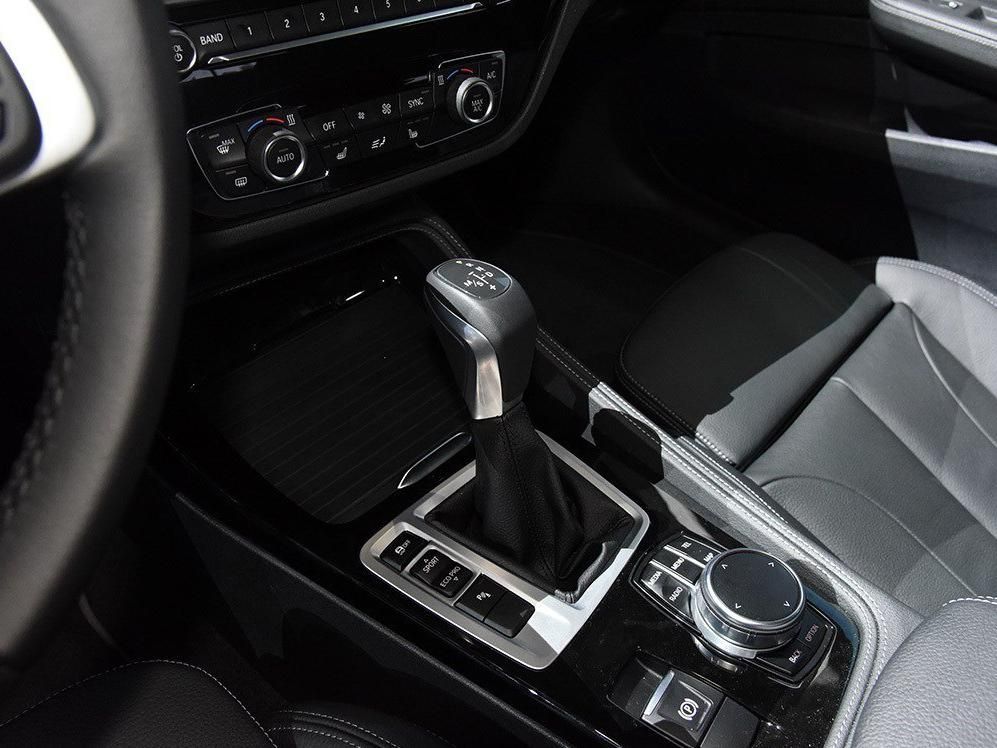 ���÷��棬��1ϵ�����Ҳ�ǳ��ḻ��ȫ��ƽ����ʾϵͳ��������һ���������ܡ�BMW������ʻ����ȣ���ν��Ӧ�о��С�