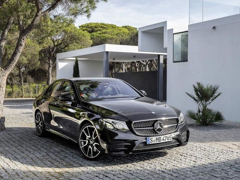 ÷����˹-AMG E 43 4MATIC�Ĺ�ͼ��ʽ�������³��ڱ���E���Ļ������������˶����׼�������װ��2.0L˫����V6��ѹ���������ٹ�����ٿɴ�4.6�롣