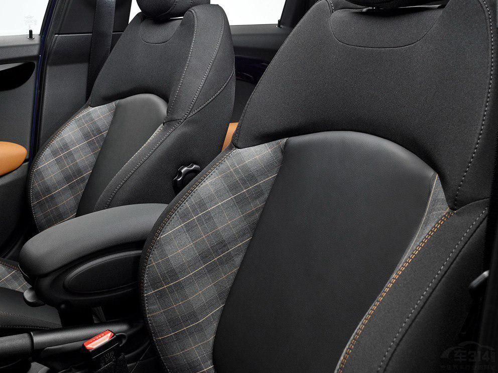 ���η��棬�ó�װ���˾�����ӻ��Ƶ��˶������Ρ�