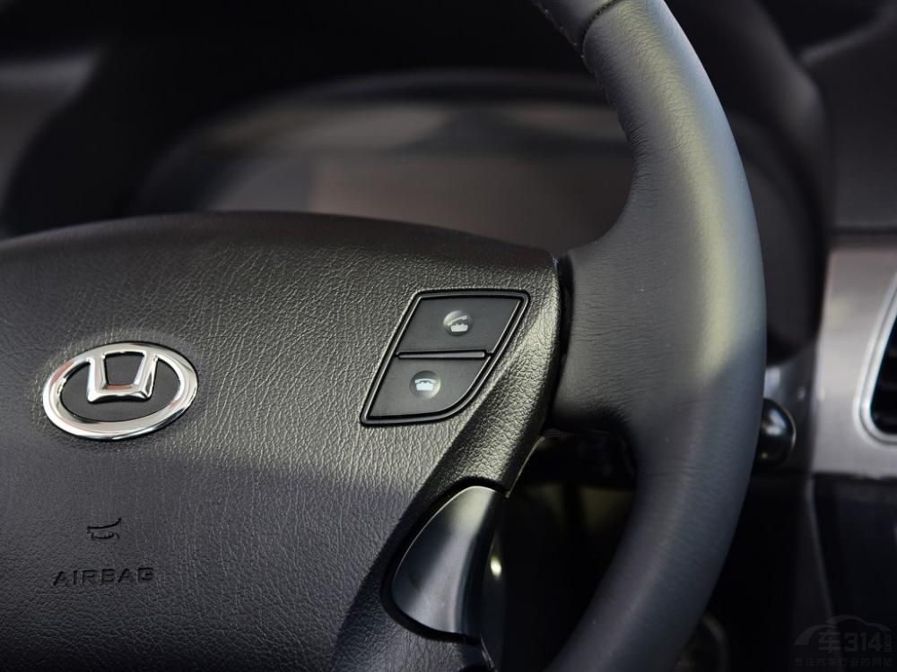 ��̩����ԴiEV230������������������뻪̩·ʢE70����һ�£������������ͬ�������˰�����ɫ�п�̨������塢�����ΰ��λ�á�