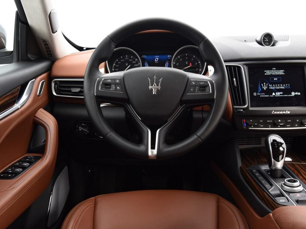 ��ɯ����Levante������SUV���Ĳ�ͬ���ǲ������޿��ŵ���ƣ����˶������е��ס�