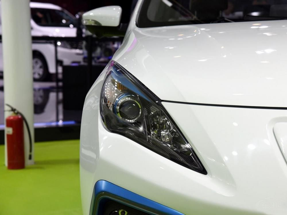 ���β��֣��¿��S50 EV�����β��ָ��Ӽ����������յ�����ڲ�����ʱ�����еĹᴩʽ��ơ�