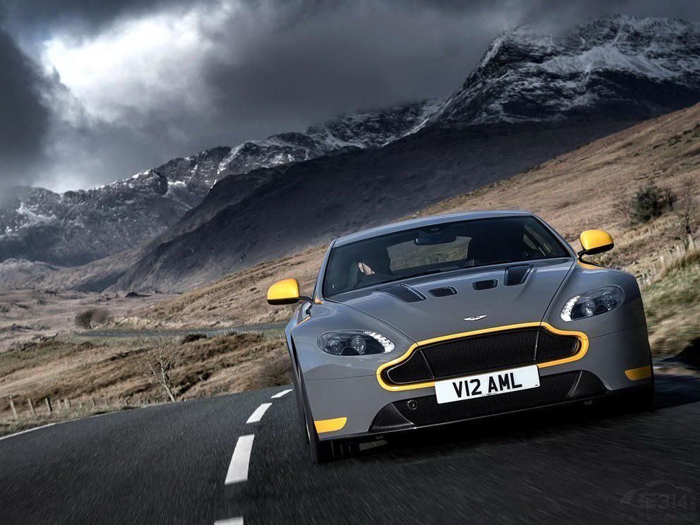 �������ں��Ӿ���ǰ������դ��ɫͿװ��׺���������������鶯����Ϣ��