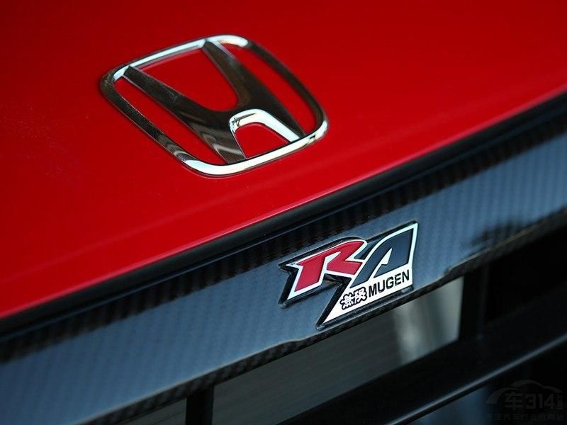  ���η��棬�³����ú����ϵ����Σ�����������̼��ά�μ����������Ρ��Ǳ��̡�������ť�Լ���������ȴ������ˡ����ޡ��ı�ʶ��