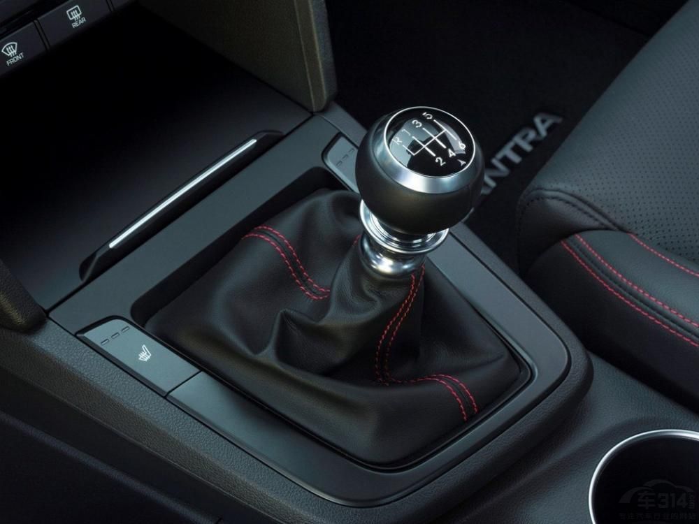 ���η��棬��ɫ���������ɫ���߾�����䣬���³��������˶���Ϣ��