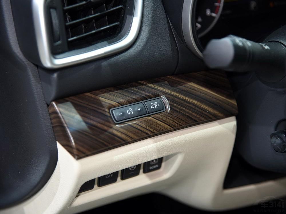 �����������������ͬ��ƽ̨�������³��Ķ�λҪ���ߣ���һ�����������г����˶����ͽγ���