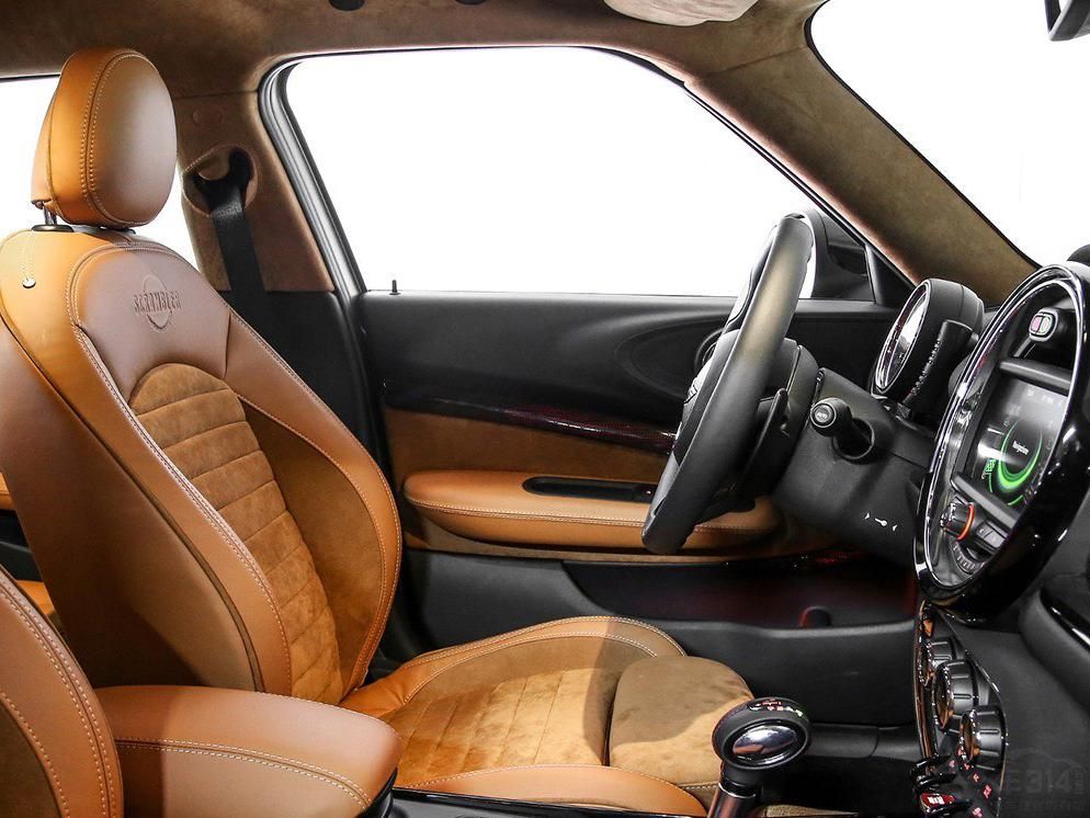 ���η��棬��������ɫNappa��Alcantara���ʻ��ķ�񣬻�����ר����ʶ����Ƥ���Ρ�