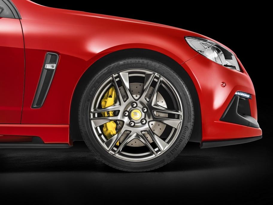 ���ú�ɫ������Ϳ�����䱸�к�ɫ����Ӿ��Լ�20Ӣ��Ƹ���Ȧ�ͻ�ɫ����������ɲ����ǯ��