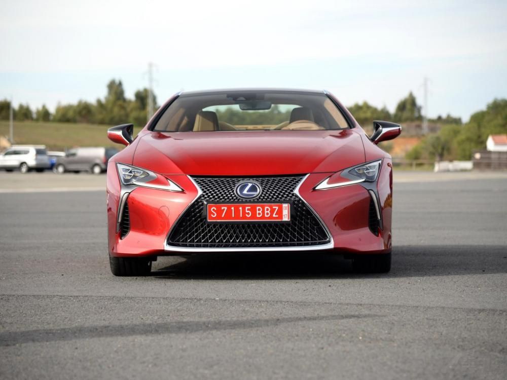 �ó��Ĵ���ϵͳҲ��һ�����㣬LC 500h������һ�׸��ϵı���ϵͳ��