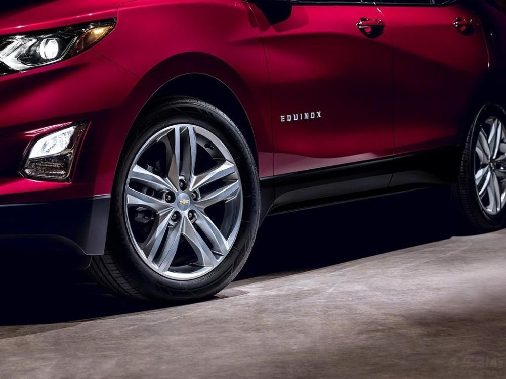 �ṩ7Ӣ���8Ӣ���MyLinkϵͳ��ͬʱ֧��ƻ��CarPlay�Ͱ�׿ϵͳ��