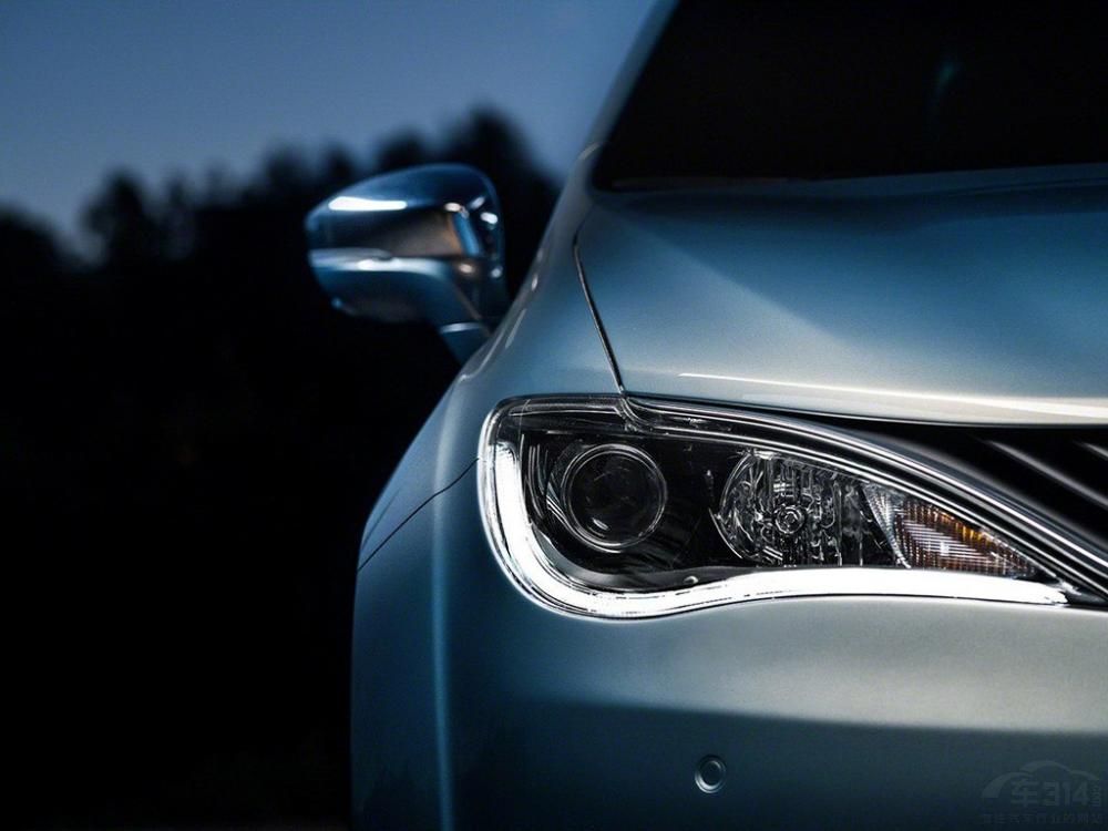 �ڶ���ϵͳ���棬����˹��Pacifica�������һ̨V6��Ȼ�������������������������Ϊ291��������ֵŤ��Ϊ355ţ���ס�