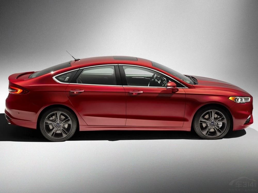 �ڲٿط��棬��ת��ľ��ȡ�����������Ժ�����֧�Ŷ��ǳ���ɫ���ٷ�������0-100km/h����ʱ���Ϊ7.6�롣