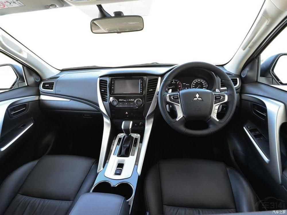 ����ϵͳƥ��8���Զ������䣬���䱸�ڶ�������Super-Select����ѡ4WD����ϵͳ��