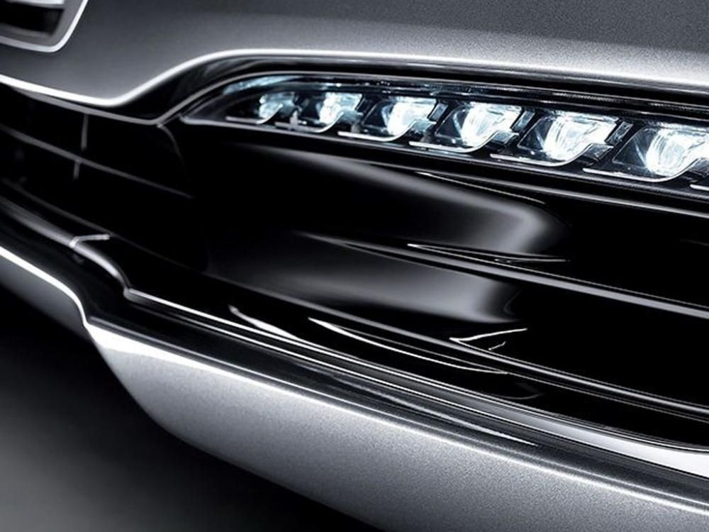 Genesis��LOGO��λ�ڷ������ոǵ��Ϸ�