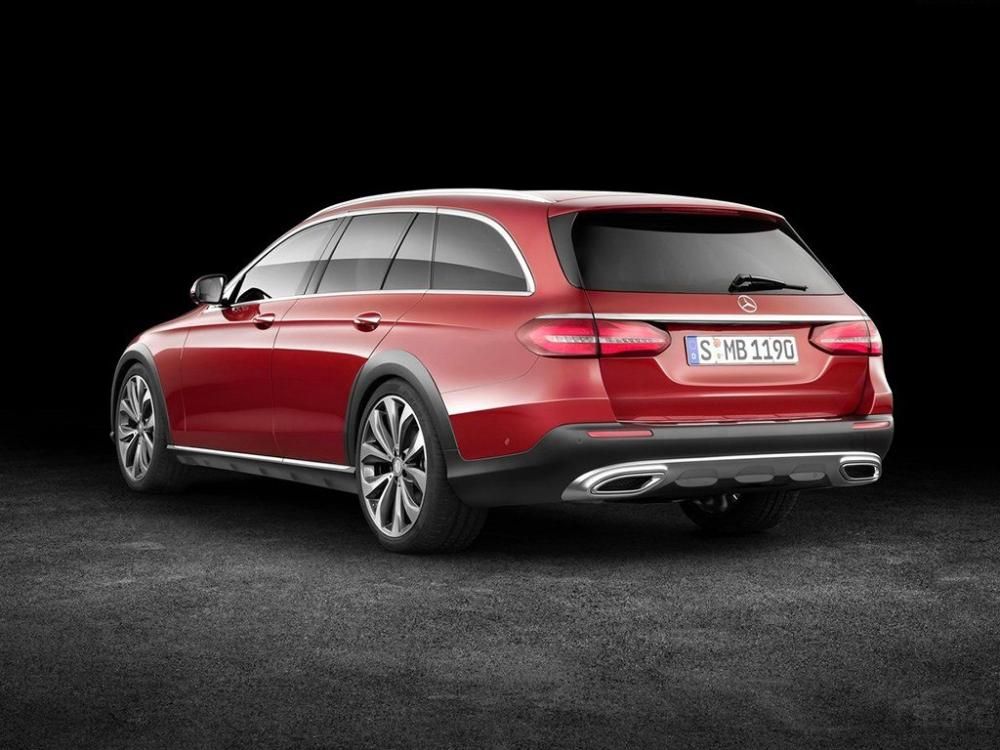 �³���������˸��Ӵ���ĺ�ɫ���Χ���Եø��Ӿ��������С�