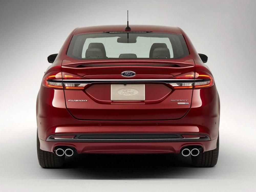 ������ʹ�õ�1.5T������ѹ�������������Ϊ181���������Ť��Ϊ240ţ���ף�ƥ��6������һ������䡣