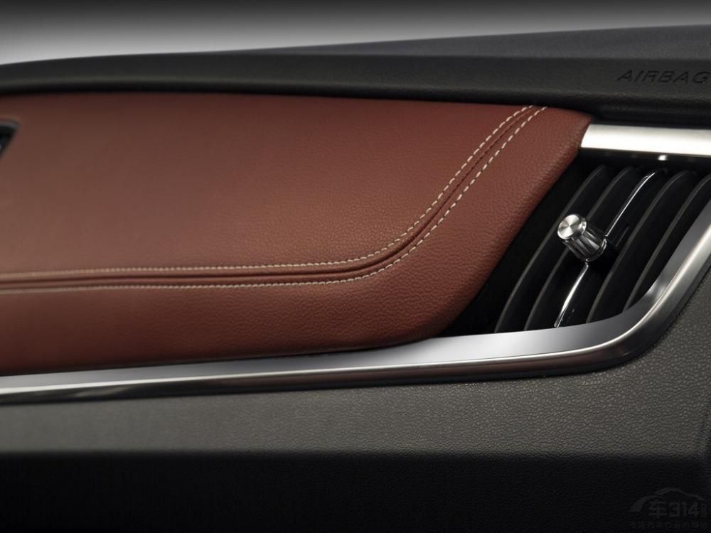 Ƥ�������ϵķ�϶��ʮ�־��¿���ȥ���������εĵ��θ������˺ܶࡣ